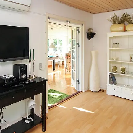 Three-bedroom Holiday In * Hals